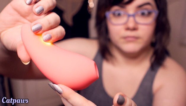 VLOG: Unboxing Reviewing plusOne Clit Sucking Vibrator!