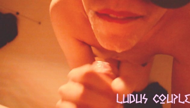 Mulher-gato toma gozada na boca neste halloween - Muito gostosa!!!