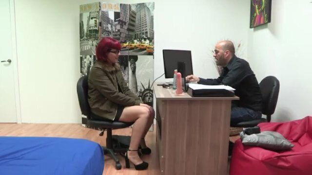 Llegó para hacerse unas fotos, pero acabó comiéndose polla