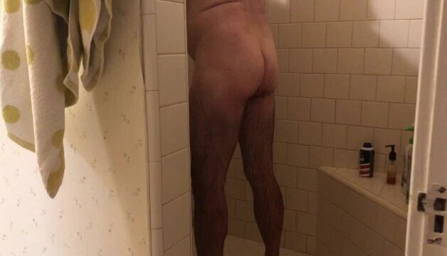 Hairy dilf hidden shower