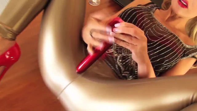 Receptionist wearing such tight gold leggings