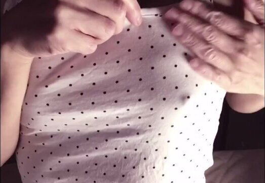 【じらしチクニー】ノーブラでリラックスしてたらムラムラしてちくびが勃ちました Japanese nipple masturbation touch clothe