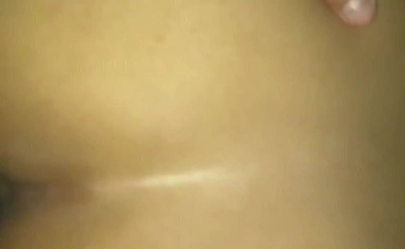 Me encanta que me traguen puesta de perrito, me gusta que disfruten mi enorme culo. 