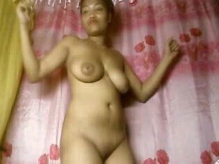 31 YEAR OLD FILIPINA GIRL SHOWING ME HER NAKED BODY ON CAM