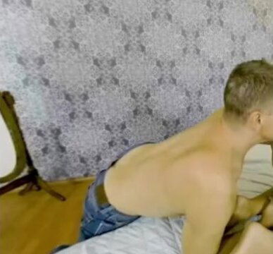 Curvy blonde with huge rips pantyhose mouth