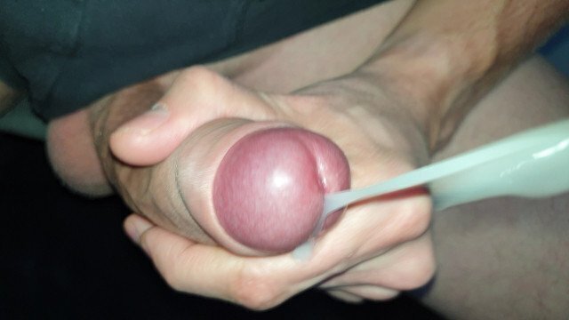 Slow handjob, frenulum over glans. Big, thick cumshot. 60fps