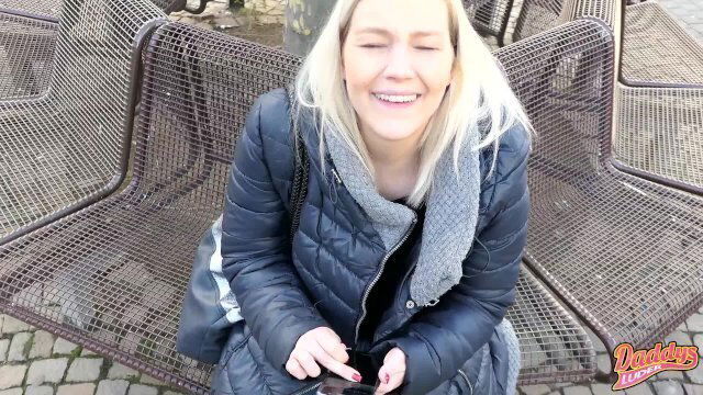 Öffentlicher Orgasmus mitten Stadtzentrum DADDYS LUDER