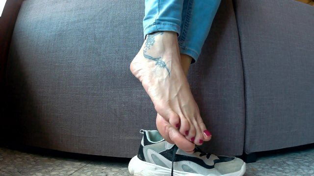 playful feet!! Sexy soles you!!