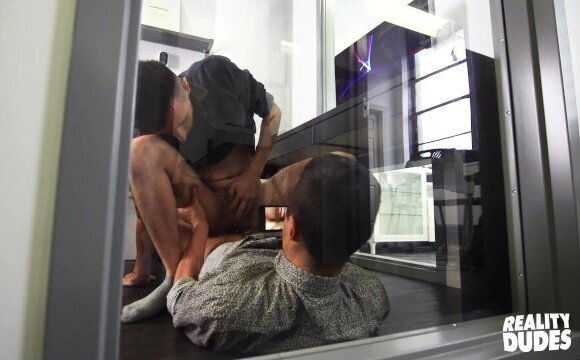 Reality Dudes Sean Peek Sneaks Into Office Under Desk Suck Eddie Rabbit's