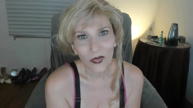 Mistress Chadford Mesmerizes