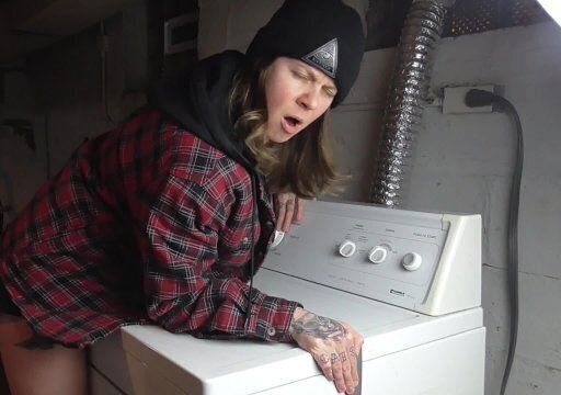 WISCONSIN GIRL HUMPS DRYER
