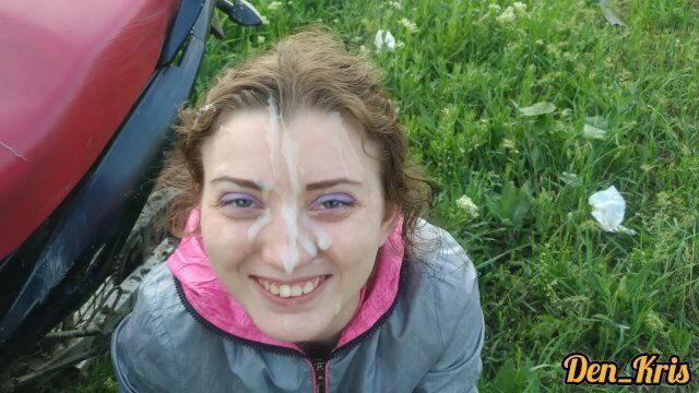 прекрасный миньет миленькой школьницы улице возле мотоцикла личико залито спермой