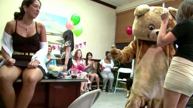 DANCING BEAR Alaina Brooke's CFNM Fiesta With Dick Male Strippers!