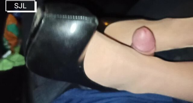 stepsister fucked with her legs & finished in her shoe