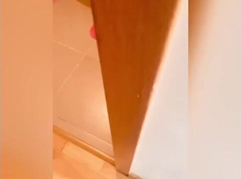 MI AMIGO ME PILLA DESPREVENIDA EN LA DUCHA