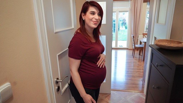 DEBT4k. agent recouvrement donnera temps femme échange d'une baise