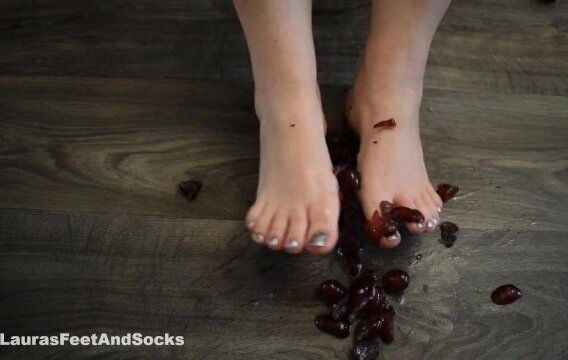 Crush food with barefeet, fruit crushing