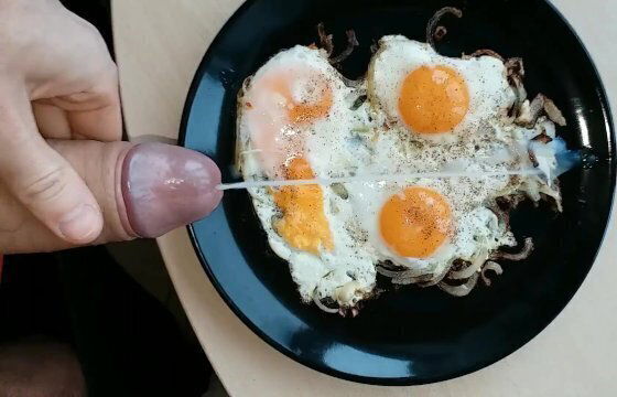 Kozzy makes breakfast cumming food, tasty
