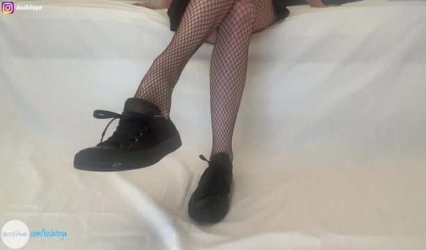 Кроссовки чулки сеточку ступни фут-фетишизм