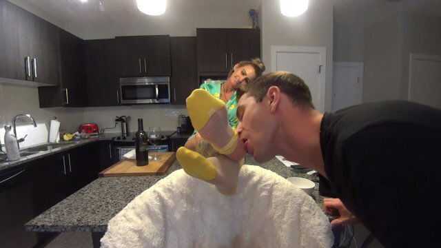 Worshipping Gwen's Delicious Nylon Socks! (FULL) Sock Showcase (1080p