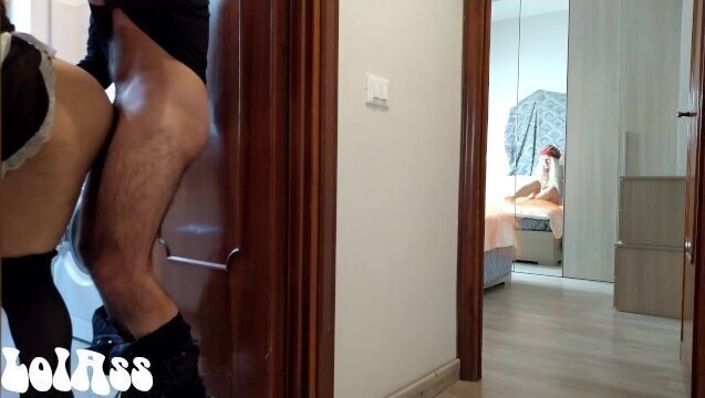 Prima scopa colf distrugge culo mogliettina colf bagno nascosto