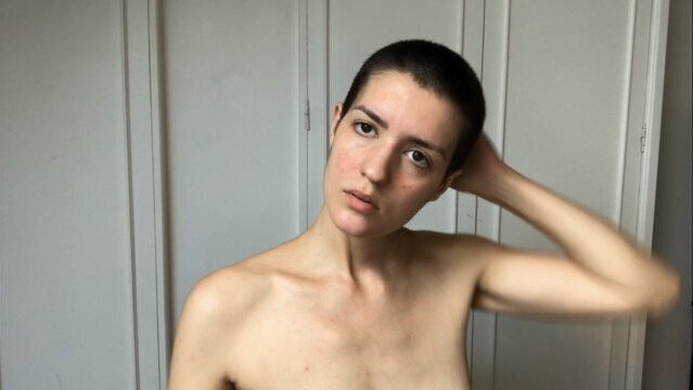 BONITA MORENA PELO CORTO VISTE PINTA Deessebronzee