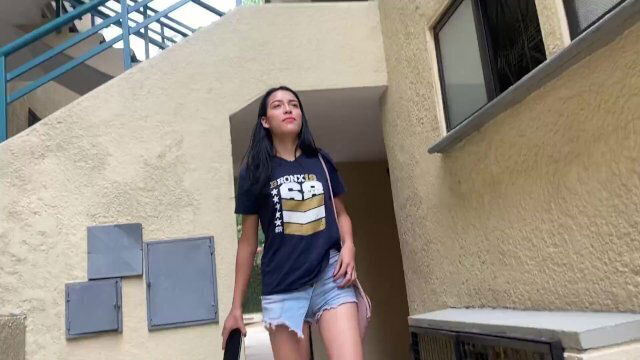 Pone vibrador parqueadero pone cachonda