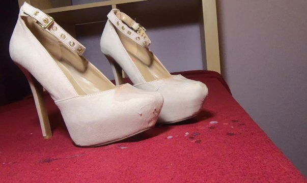 CUMSHOT Sexy JUST plateau pumps