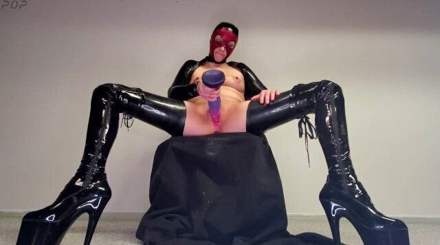 Fucking Sexy MILF Latex Boots fucking Dragon dildo