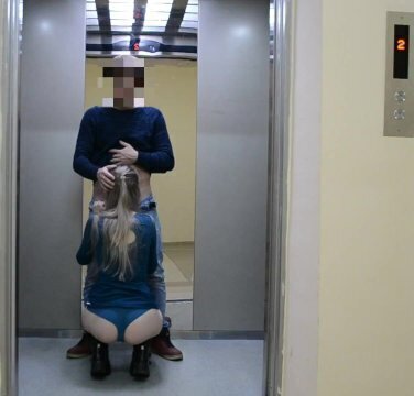 SEX IN A PUBLIC PLACE! Have sex in the elevator with cum in pussy!