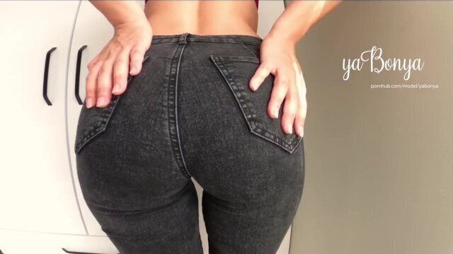 ПОСМОТРИ ОГРОМНУЮ СЕКСУАЛЬНУЮ ПОПКУ ДЖИНСАХ