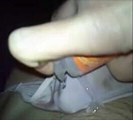 branle avec slip femmme