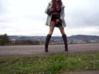 Trannyslut outdoor wanking