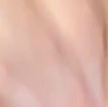 шлюшка гладит киску пока родителей дома