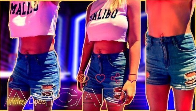 Wifey goes BRALESS public Underboob show