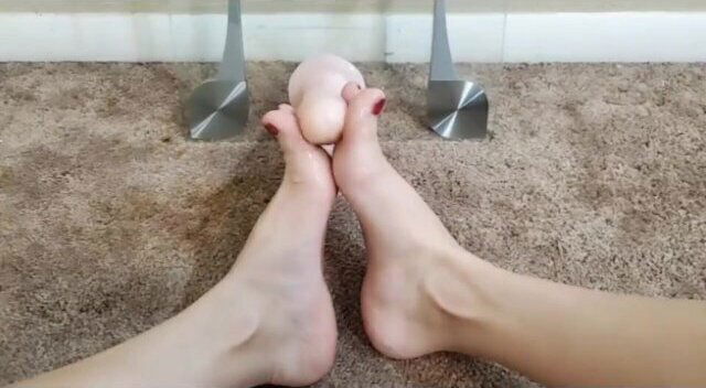Using feet make cum.