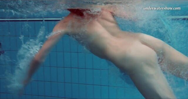 natural teen Piyavka Chehova swimming naked