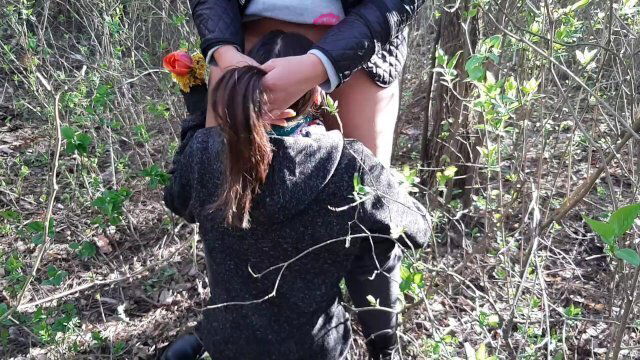 Отблагодарила свою девушку букет кунилингусом лесу IkaSmokS