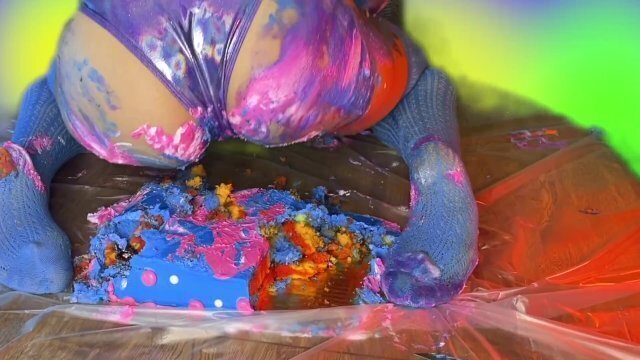 2,000 Follower Sploshing Cake Sitting, Farting Food Play Celebration!