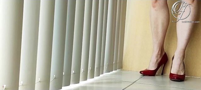 secretary upskirt office