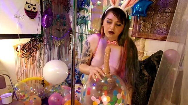 LOONER Fuck Bunny plays with balloons! +100 Balloons Suck Fucked&Pussy stuffed
