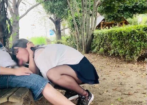 おとこの娘で公園散歩してたらチンチン出して誘って来たのでフェラしてあげました(^^)