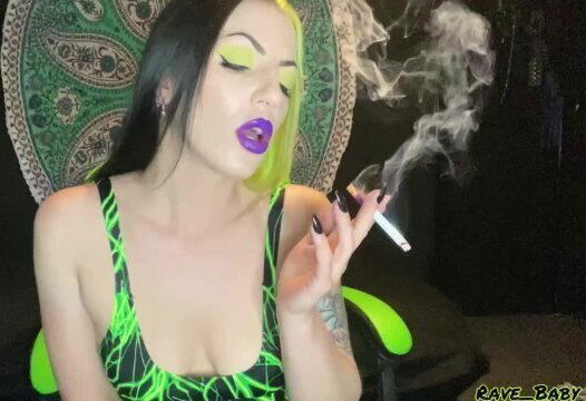 Sensual smoking goddess ashtray