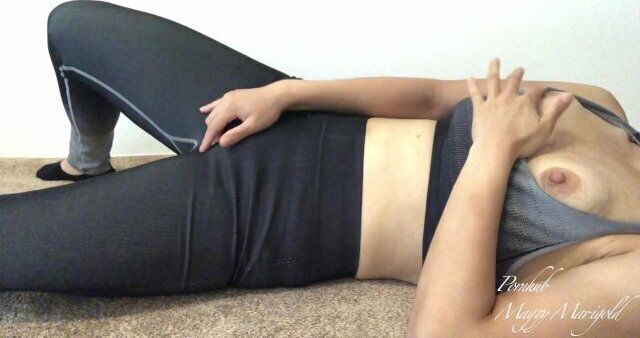 『運動後オナニー』エッチな動画見ながら足ピンオナニー！生理後のムラムラで乳首触っただけで下半身ガクガク