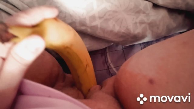 Banan pussy masturbate