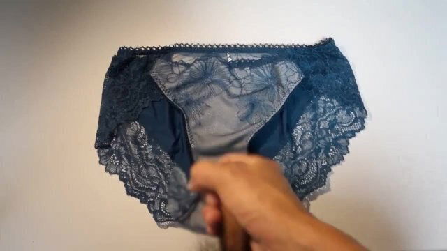 ありさちゃん（24）大学院生のパンツに少量射精　