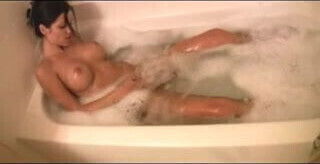 Janessa Brasil masturbando banho