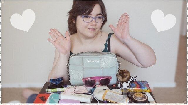 What's Purse? Nothing Interesting, Made Video Anyway VLOG
