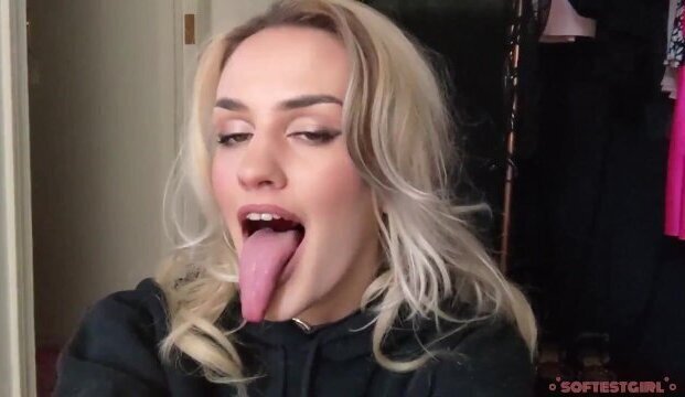 Gorgeous Long Tongue