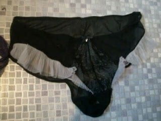 Another quick wank with wifes knickers